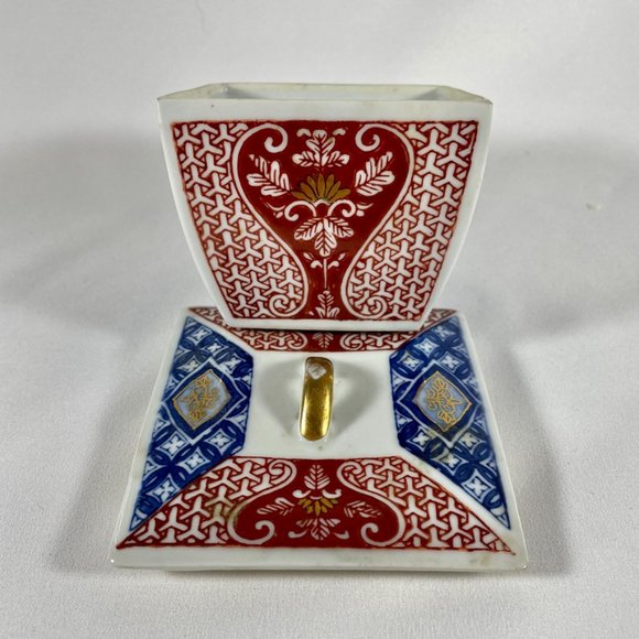 Vintage, Handcrafted, Chinese Porcelain Trinket Box in Ming Blue and Red Designs - Picture 4 of 8